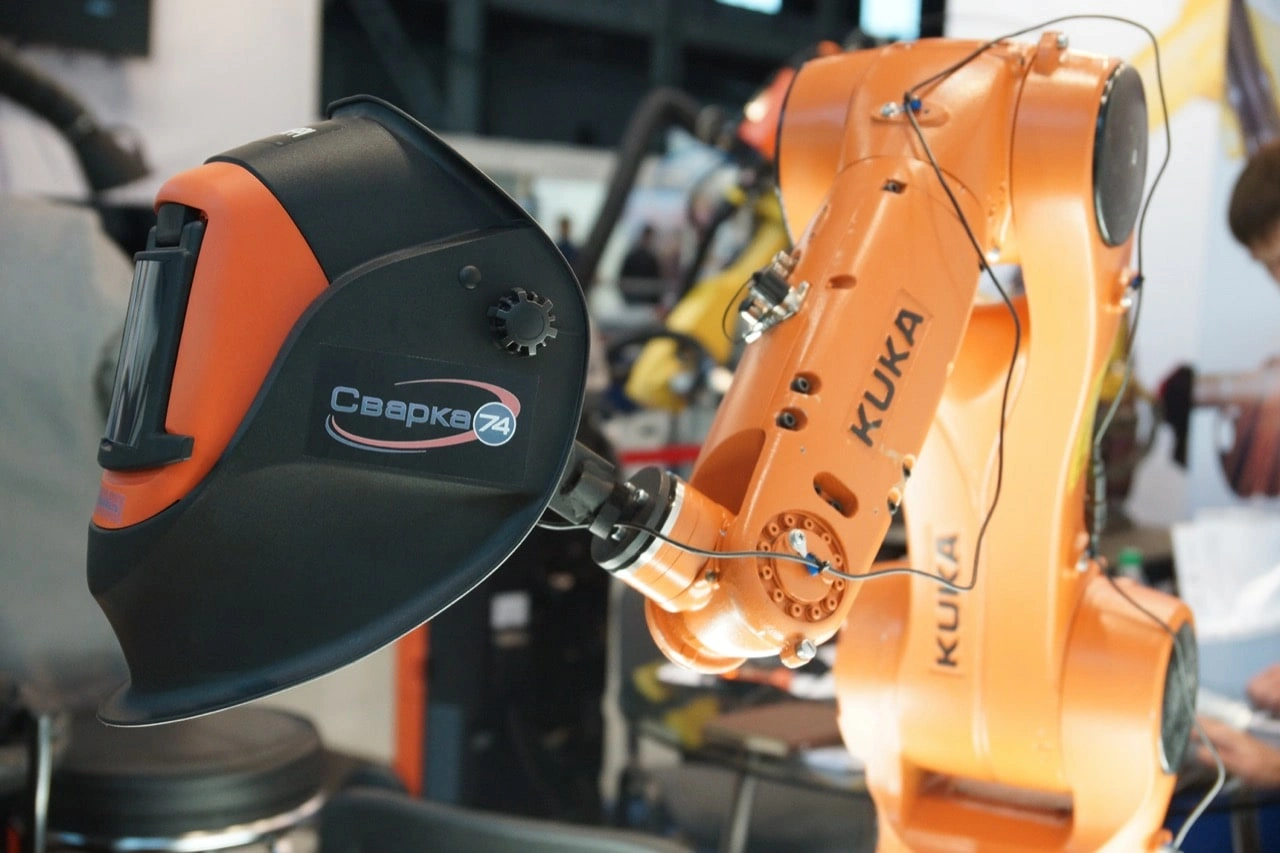Робот KUKA AGILUS