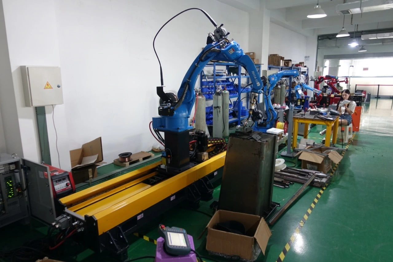 Робот для MIG/MAG сварки на базе робота CRP