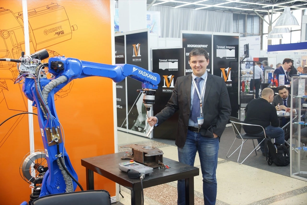 Робот Yaskawa с системой Kinetiq на выставке в Перми
