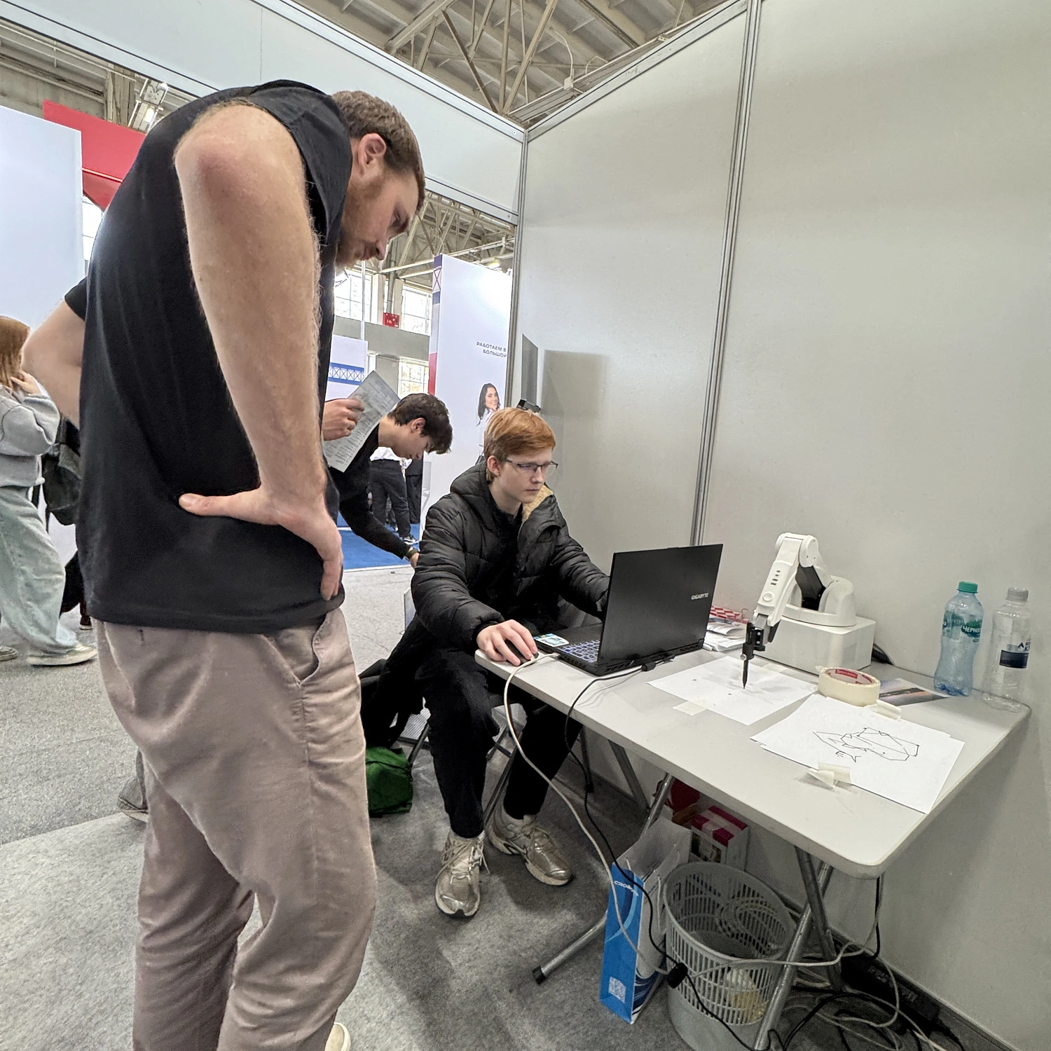 Роботы на выставке!