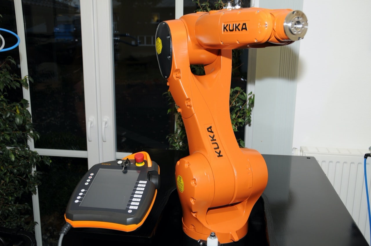Учебный робот KUKA