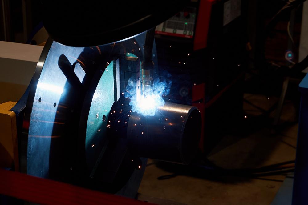 Картинка роботизированный сварочный комплекс CRP